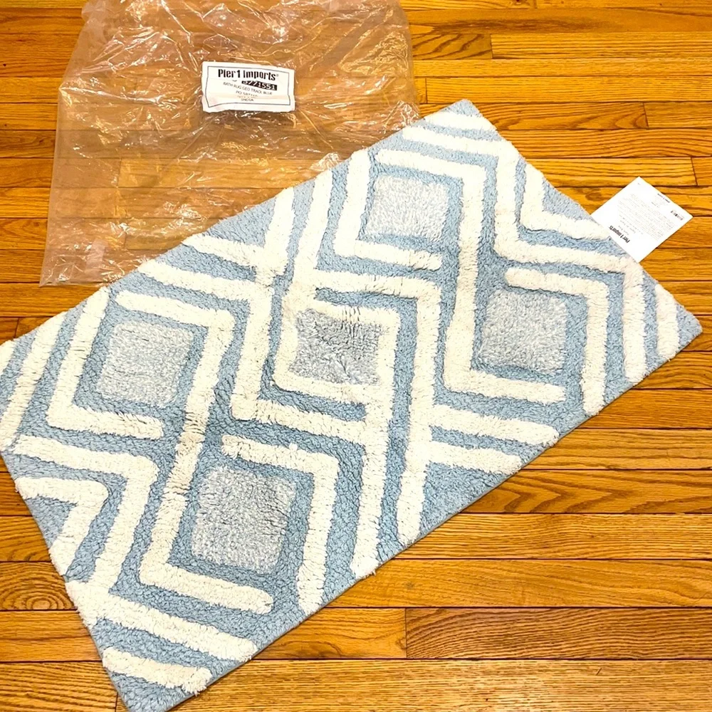 NWT Pier 1 Imports Bath Mat in Chevron Print
